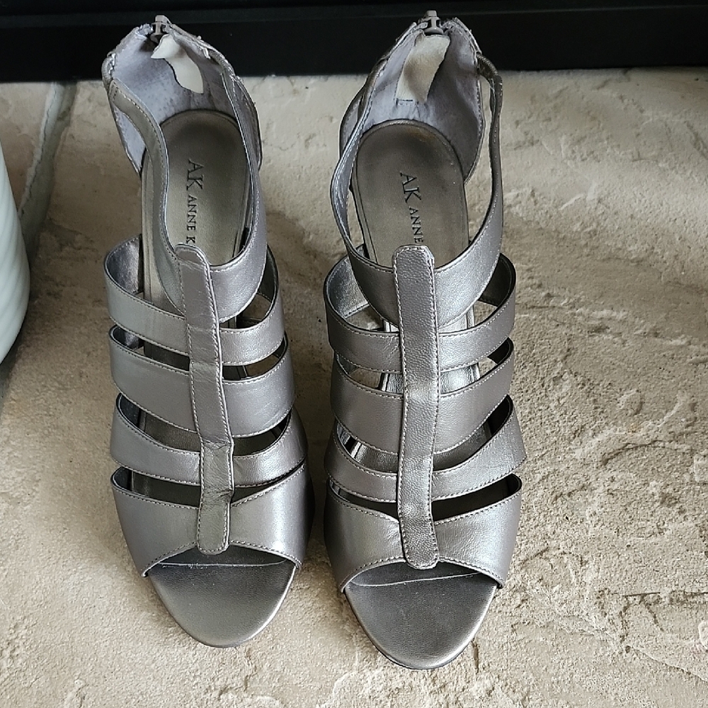 Anne Klein Pewter Metallic Strappy Sandals 9.5M